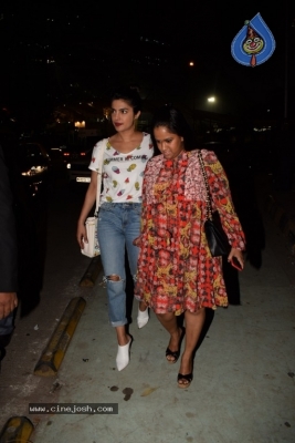 Bollywood Celebs Spotted At Yauatcha BKC - 6 of 12