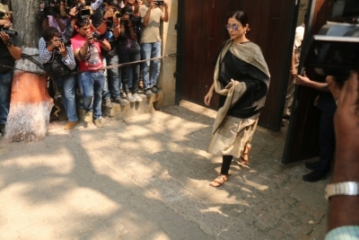 Sridevi Death- Celebs Visit Anil Kapoor Set 2 - 11 of 15