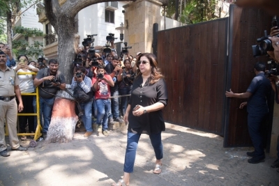 Sridevi Death- Celebs Visit Anil Kapoor Set 2 - 13 of 15