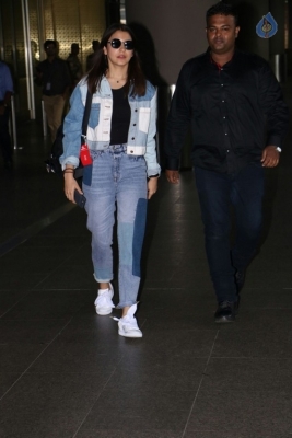 Bollywood Heroines Spotted at Airport - 14 of 26