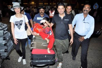 Celebrities at Mumbai Airport - 10 of 34