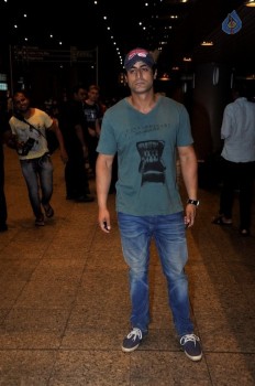 Celebrities at Mumbai Airport - 16 of 34
