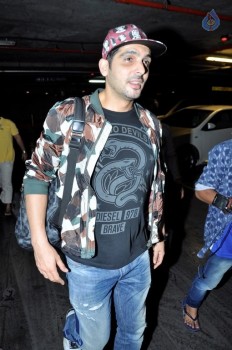 Celebrities at Mumbai Airport - 19 of 34