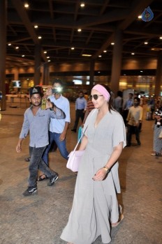 Celebrities at Mumbai Airport - 21 of 34