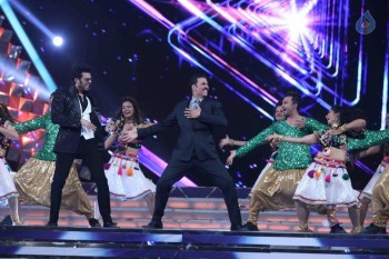 Celebrities Perform at Umang 2017 Show - 77 of 97
