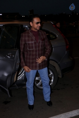Celebrities Spotted at Mumbai Airport - 16 of 42