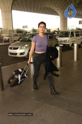 Fatima Sana Shaikh Spotted at Airport - 9 of 10