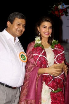 Jacqueline gets Felicitated at Mumbai University  - 13 of 50