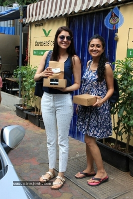 Kajal Aggarwal Spotted at Farmers Cafe - 3 of 7