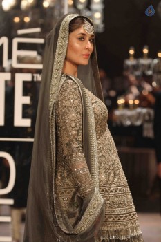 Kareena Kapoor at LFW Winter Festive 2016 - 11 of 42