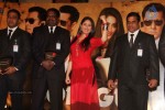 Kareena Honours Bollywood Bodyguards - 9 of 24