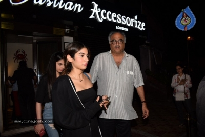 Khushi Kapoor And Janhvi Kapoor Spotted At Bastian - 7 of 9