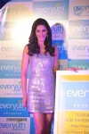 nargis-fakhri-launches-everyuth-naturals-face-wash