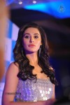 nargis-fakhri-launches-everyuth-naturals-face-wash