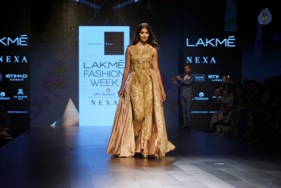 Pooja Hegde at LFW Winter Festive 2017 - 14 of 17