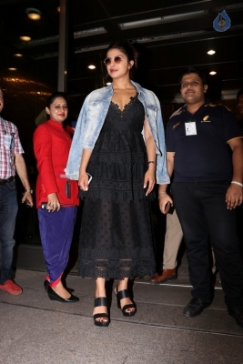 Priyanka Chopra at Mumbai Airport - 1 of 15
