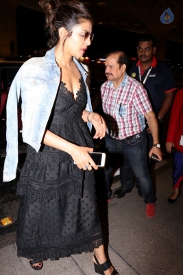Priyanka Chopra at Mumbai Airport - 9 of 15