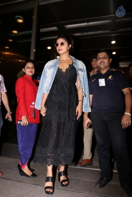 Priyanka Chopra at Mumbai Airport - 15 of 15