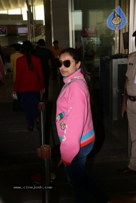 Rani Mukerji Spotted At Airport - 6 of 6