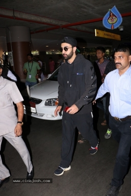 Sachin Tendulkar and Bollywood Celebrities Spotted at Airport - 1 of 60