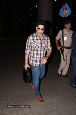 Sachin Tendulkar and Bollywood Celebrities Spotted at Airport - 4 of 60