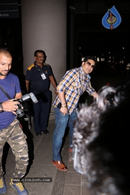 Sachin Tendulkar and Bollywood Celebrities Spotted at Airport - 12 of 60
