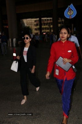 Sachin Tendulkar and Bollywood Celebrities Spotted at Airport - 20 of 60