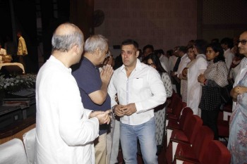 Salman Khan at Prayer Meet of Rajat Badjatya - 3 of 34