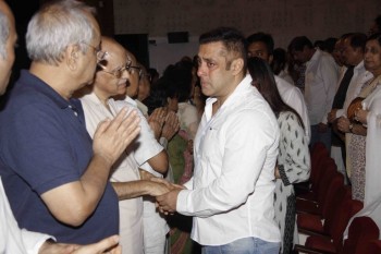 Salman Khan at Prayer Meet of Rajat Badjatya - 9 of 34