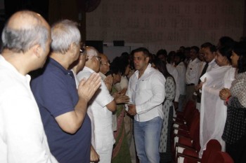 Salman Khan at Prayer Meet of Rajat Badjatya - 18 of 34