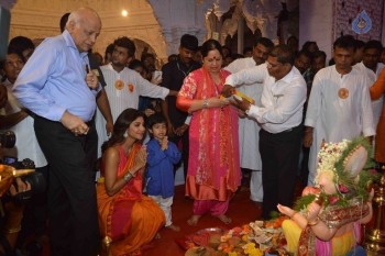 Shilpa Shetty Family at Andheri Cha Raja - 12 of 23