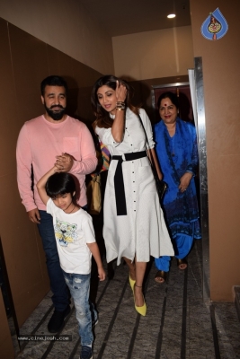 Shilpa Shetty With Family Spotted At PVR - 3 of 9