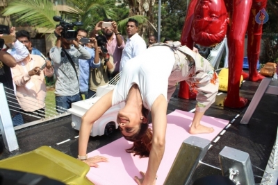 Shilpa Shetty Yoga Pose Statue Inauguration Pics - 16 of 38