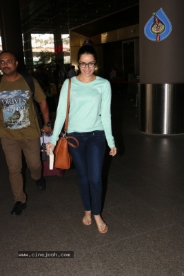 Shraddha Kapoor Spotted at Airport - 13 of 13