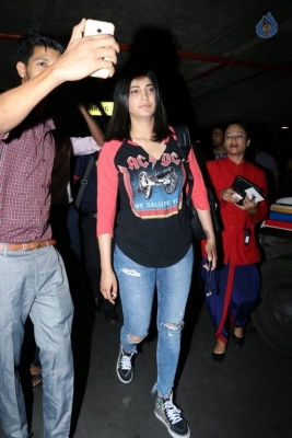Shruti Haasan at Mumbai Airport - 6 of 17