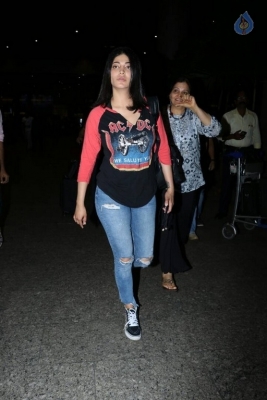 Shruti Haasan at Mumbai Airport - 14 of 17