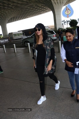 Sonakshi Sinha Spotted at Airport - 10 of 13