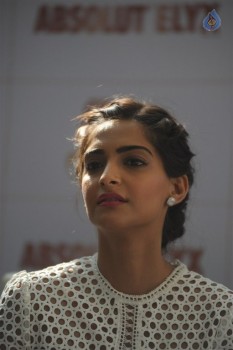 Sonam Kapoor at Filmfare Glamour And Style Awards - 10 of 21