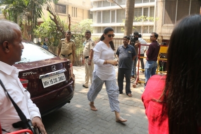 Sridevi Death - Celebs Visit Anil Kapoor Set 3 - 7 of 18