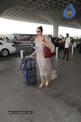 Sridevi Spotted at Airport - 13 of 15