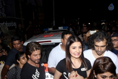 SRK and Anushka Sharma Spotted at Khar Social - 1 of 26
