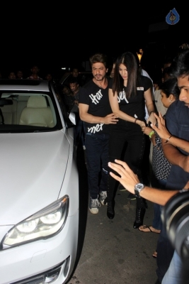 SRK and Anushka Sharma Spotted at Khar Social - 8 of 26