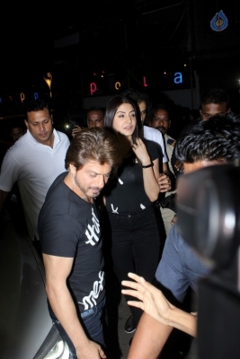 SRK and Anushka Sharma Spotted at Khar Social - 21 of 26