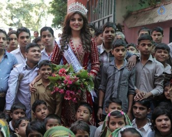 Urvashi Rautela Celebrates Children Day - 4 of 6