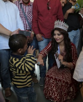 Urvashi Rautela Celebrates Children Day - 5 of 6