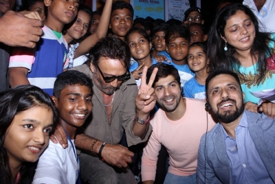 Varun Dhawan Encourage Young Film Makers at Film Festival - 18 of 21