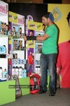 yuvraj-singh-showcasing-products-at-the-launch