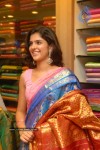 deeksha-visits-rs-brothers-shopping-mall