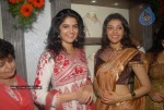 kajal-agarwal-n-deeksha-seth-inaugurates-vaishnavi-gold-shop