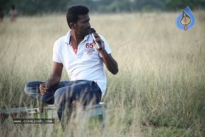 Nenjil Thunivirundhal Tamil Movie Working Stills - 12 of 16